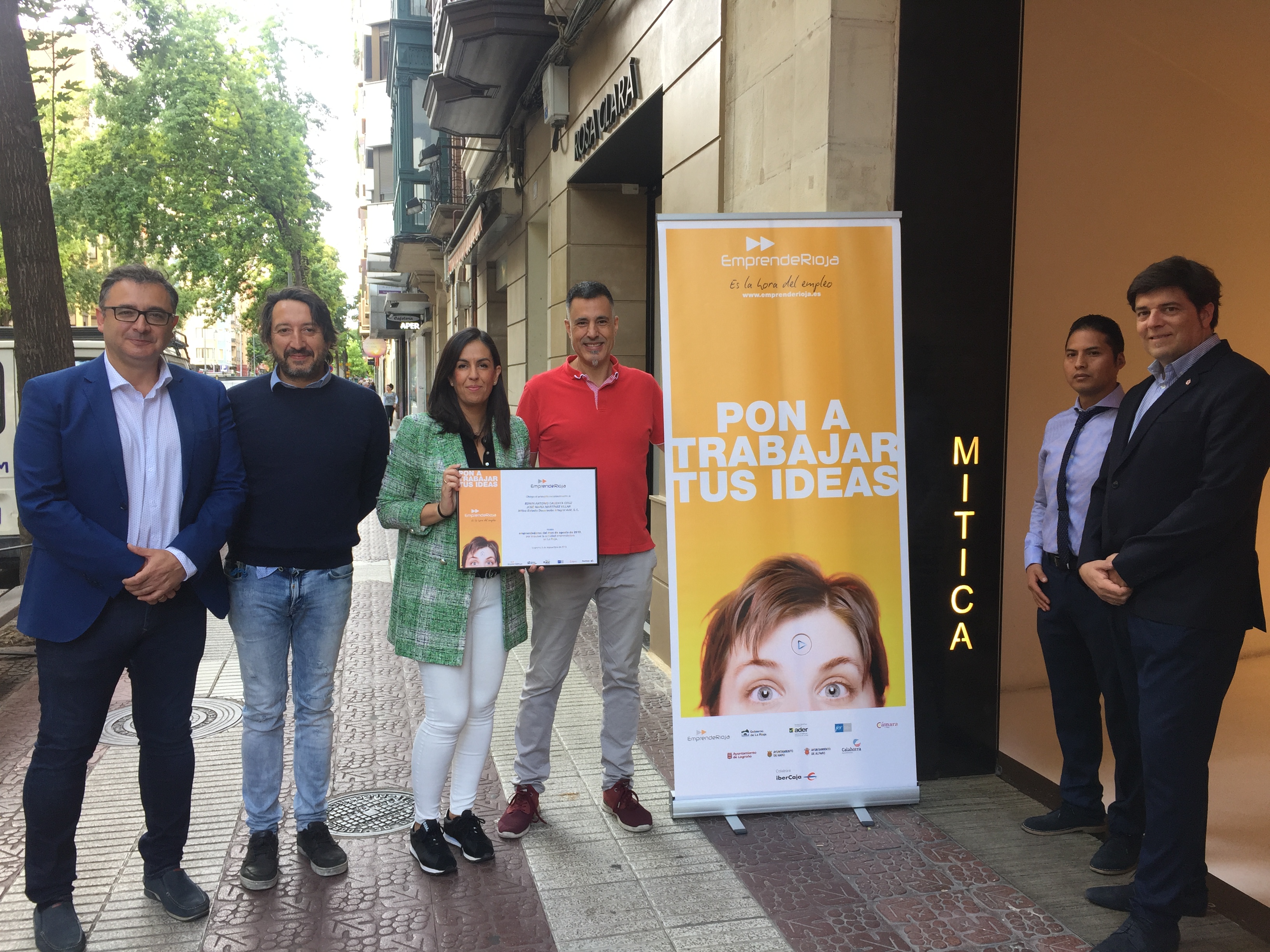 Los emprendedores Edwin Antonio Calizaya y José María Martínez ganan el Emprendedor del mes por su negocio Mítica Estudio de Decoración Integral